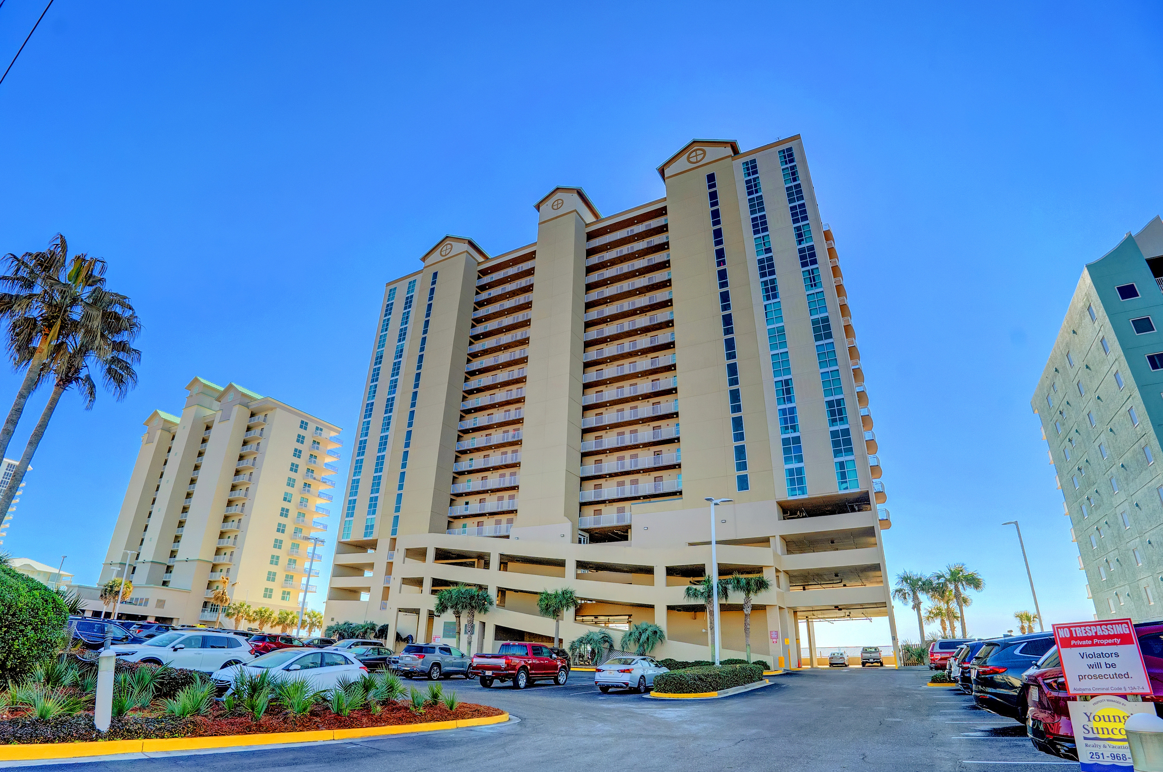 Resort Crystal Shores West