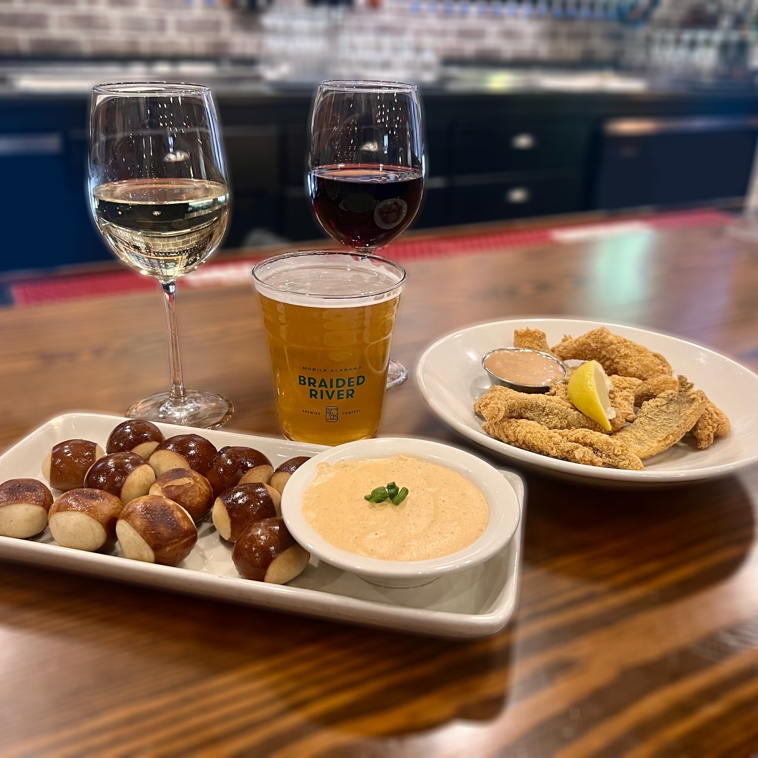 Things To Do Luna's Eat and Drink